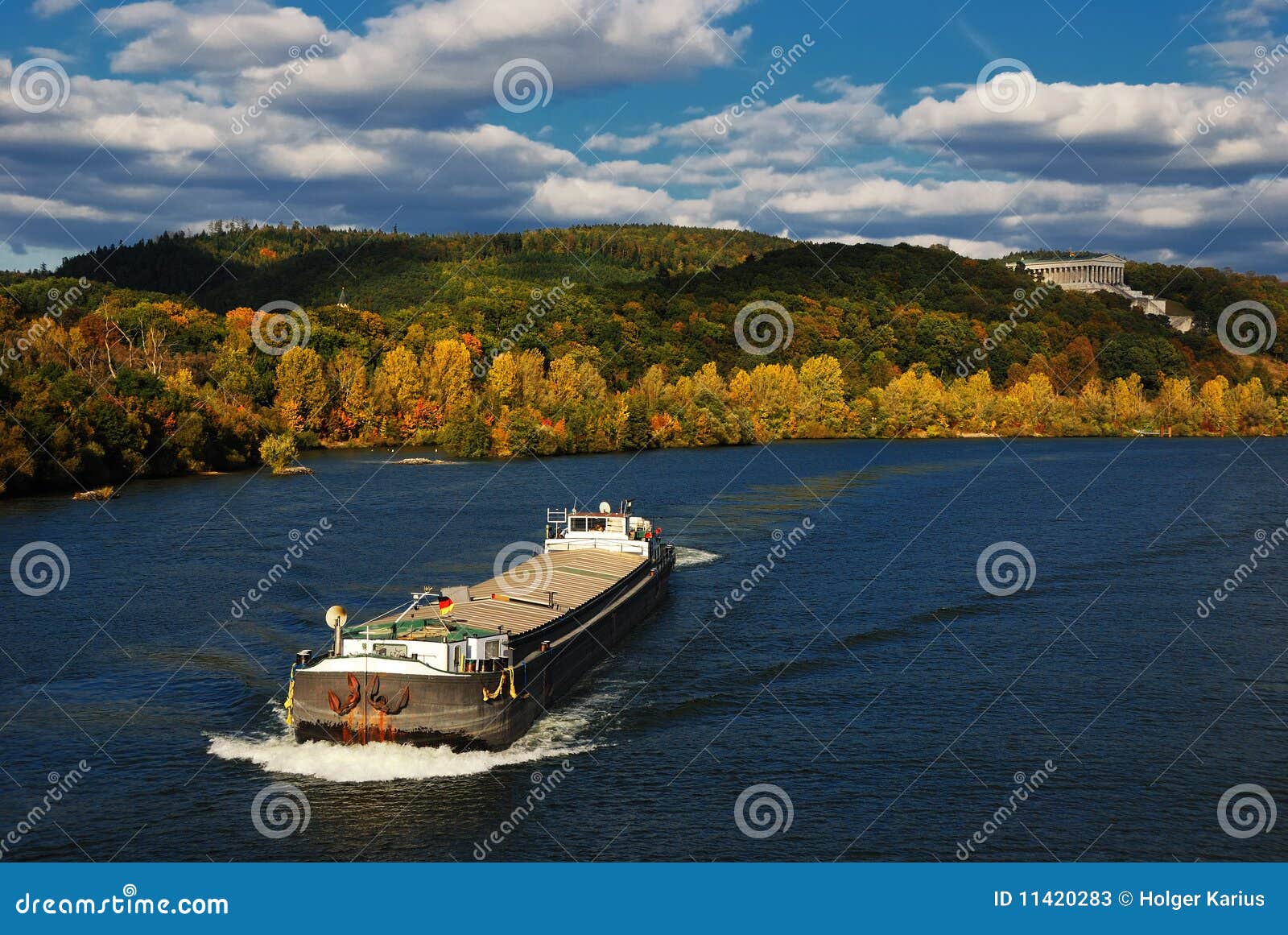 ładunku Danube statek obraz stock. Obraz złożonej z kolorowy - 11420283