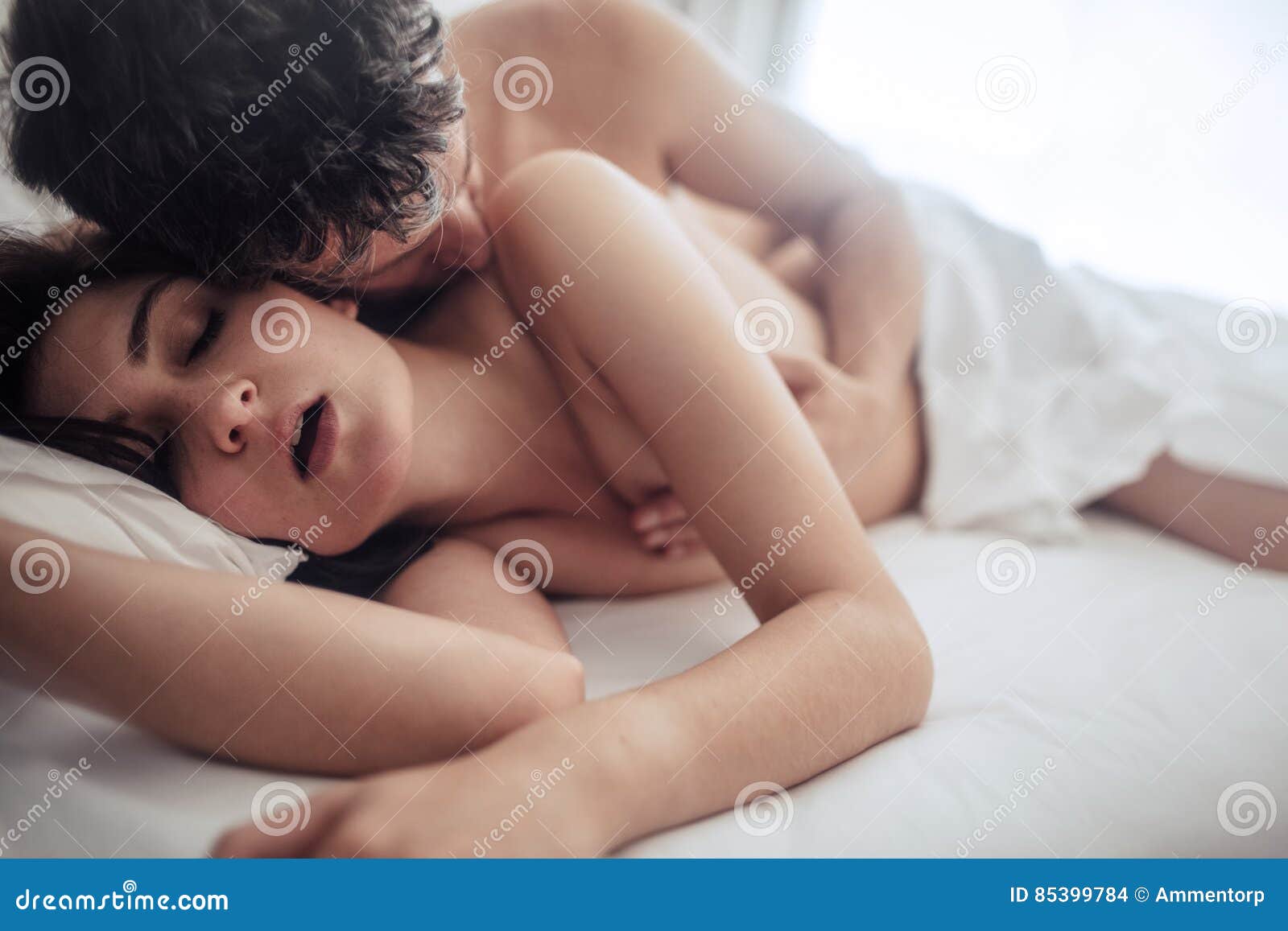 λεσβίες σεξ στο κρεβάτι