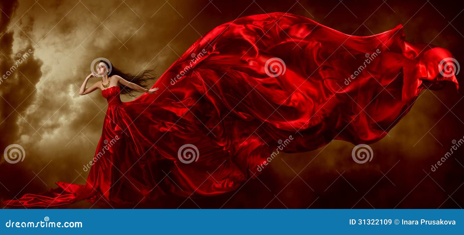 Γυναίκα στο κόκκινο φόρεμα με το κυματίζοντας όμορφο ύφασμα Στοκ Εικόνα -  εικόνα από arroyos: 31322109