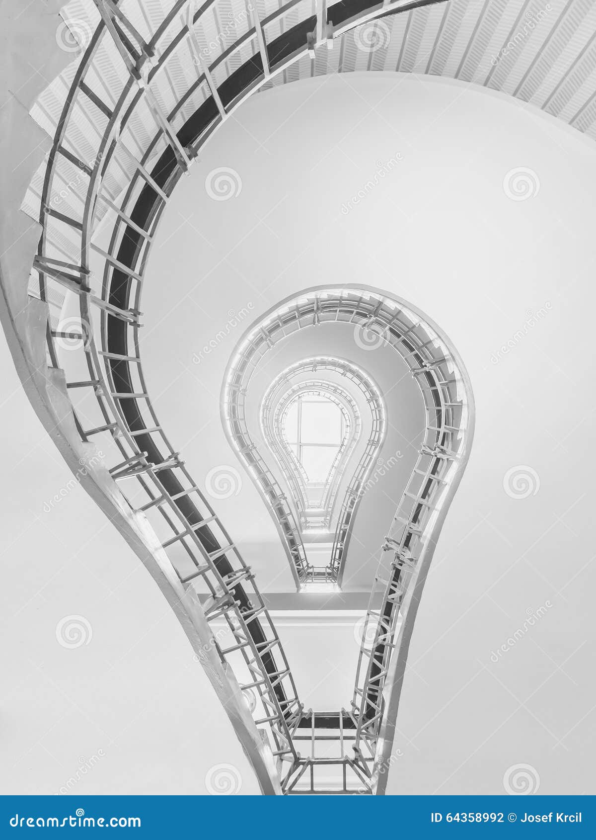Διαμορφωμένη λάμπα φωτός σκάλα κυβισμού Στοκ Εικόνες - εικόνα από arroyos,  ancientness: 64358992