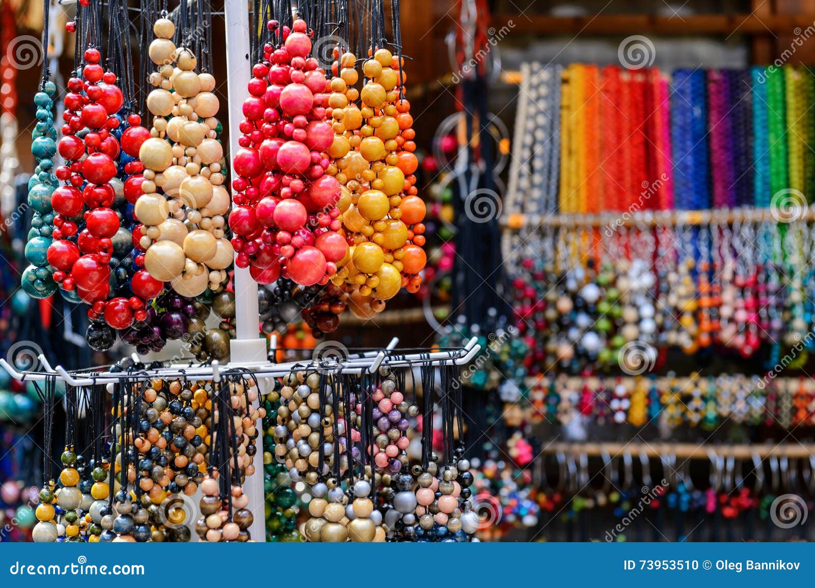 Рынок шаров. Базар шарик. Азербайджан разноцветные шарики на рынке.