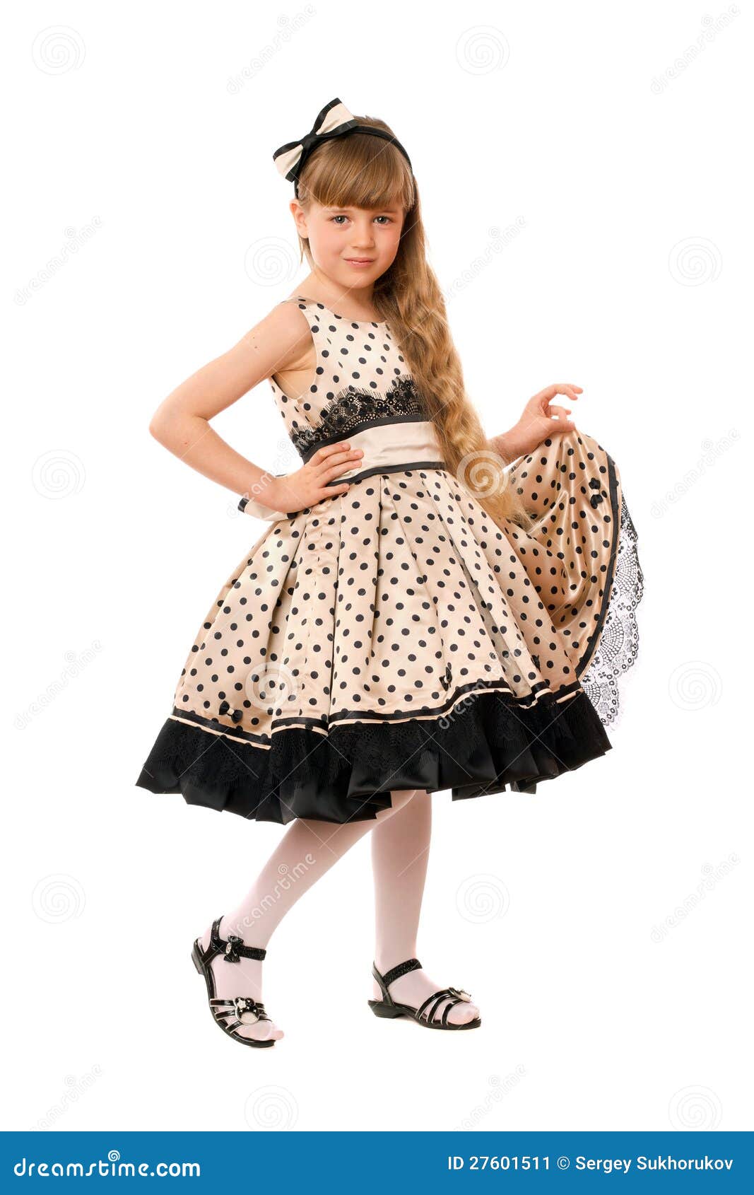 Καλό μικρό κορίτσι σε ένα φόρεμα Στοκ Εικόνα - εικόνα από childhood,  babylonia: 27601511
