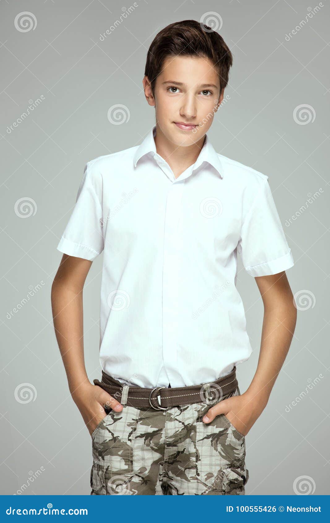 Произведение мальчик в белой рубашке. Подросток в белой рубашке. Подросток в белой рубашк. Подросток в рубашке. Мальчик в белой рубашке.