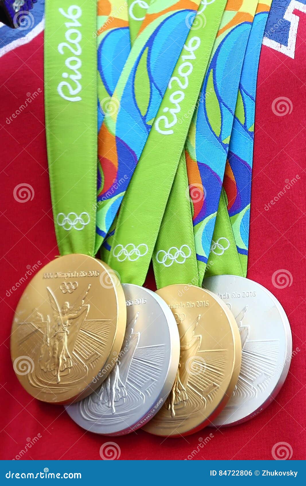 Xrysos Kai Ashmenia Metallia Olympiakwn Agwnwn Poy Kerdizontai Apo Ton Kolymbhth Simone Manuel Poy Paroysiazetai Kata Th Diarkeia Ekdotikh Eikones Eikona Apo Ashe Manuel 84722806