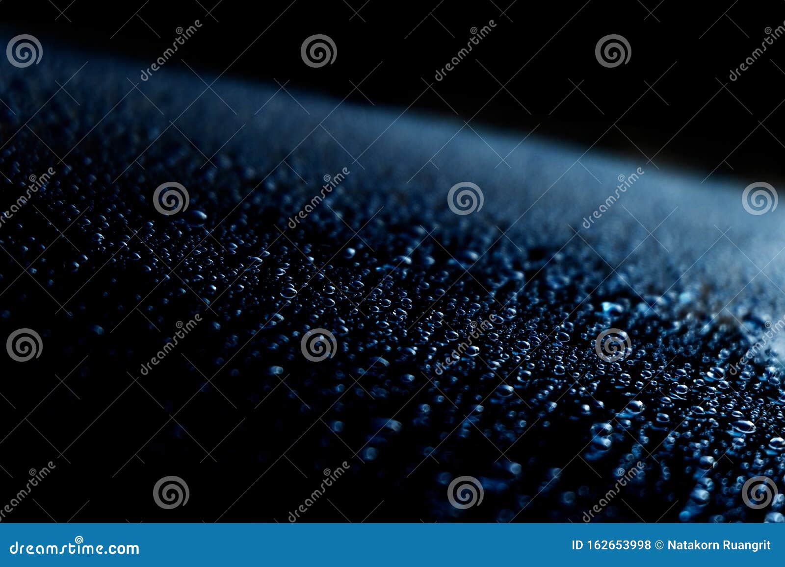 Абстрактный блеск блеска черепицы белого дождя на стеклянном стекле  текстурный фон Стоковое Фото - изображение насчитывающей свежесть, цвет:  162653998