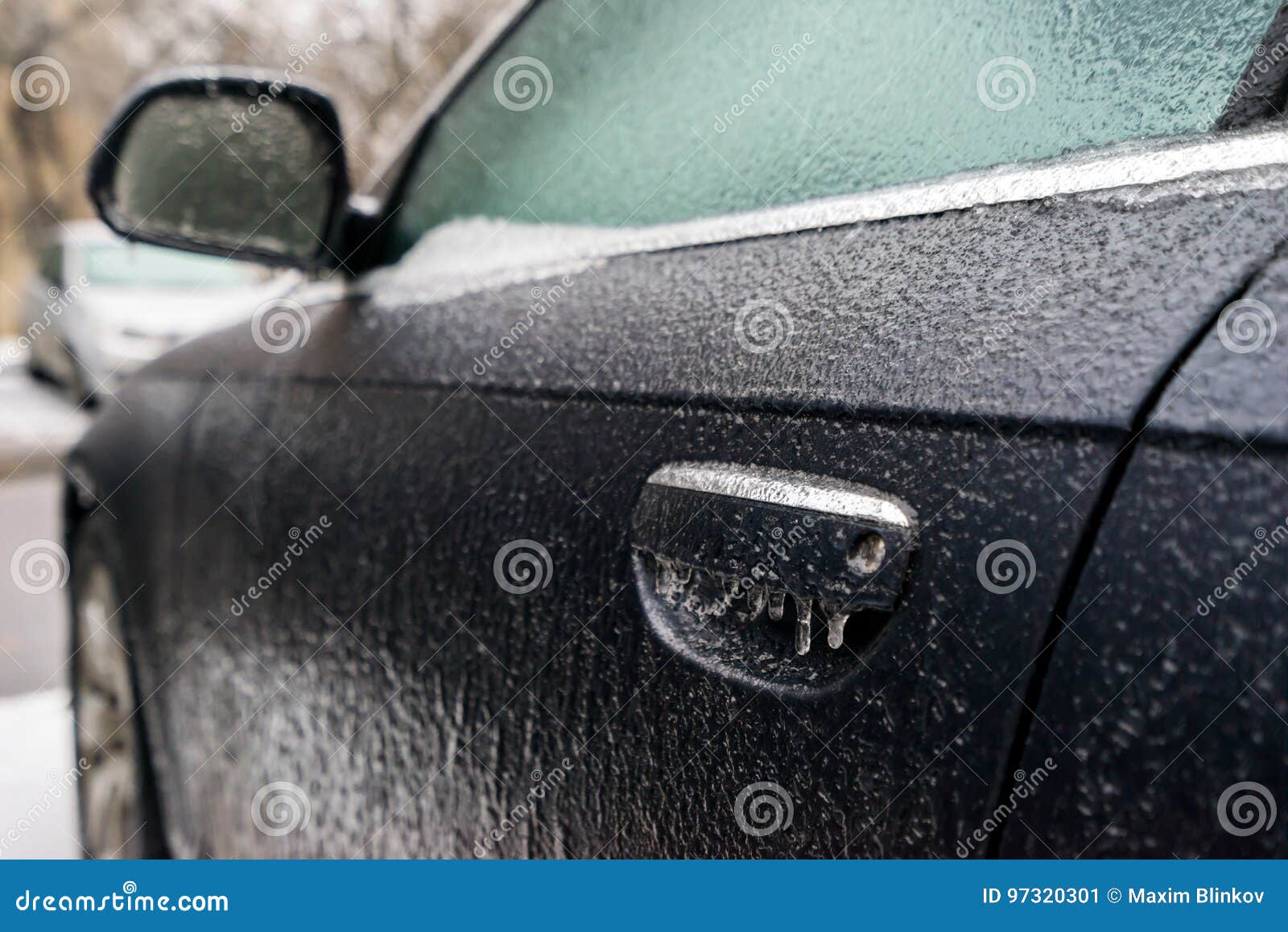 Обледенела машина после мойки. Разморозка льда для машины. Ледяной дождь авто. Машина после ледяного дождя. Машина во льду.