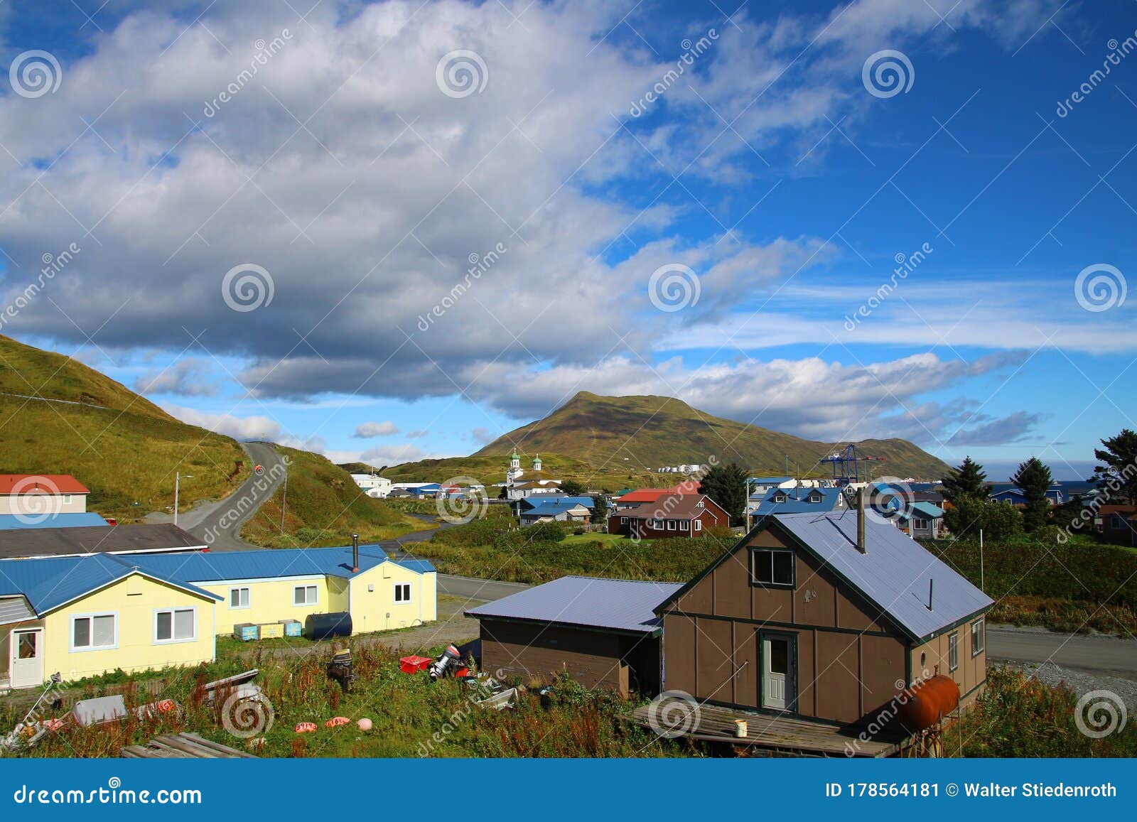 Алеутские острова Аляска порта острова Unalaska голландские Соединенные Штаты Стоковое Изображение - изображение насчитывающей центр, святейше: 178564181