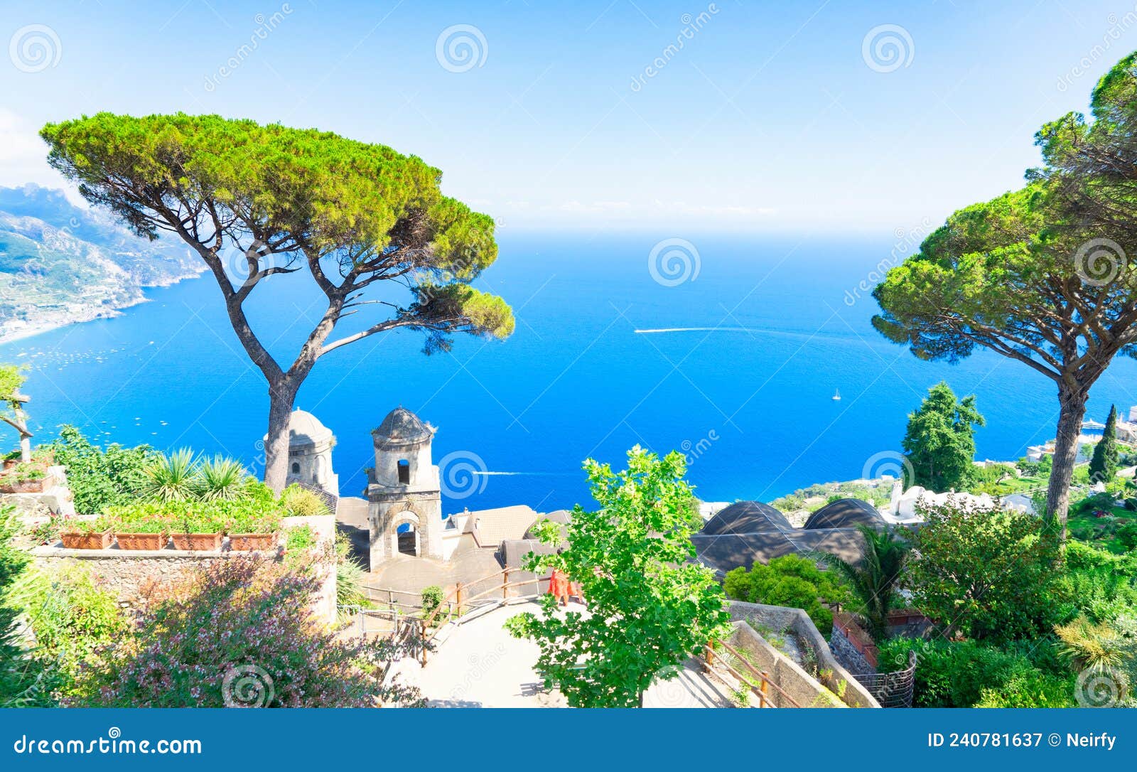 Амальфийское побережье Италии Стоковое Изображение - изображение  насчитывающей отдых, назначение: 240781637