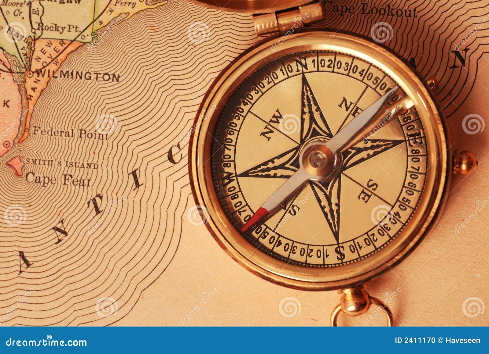 Компас и его открытие. Компос. Путешественник с компасом. Географический компас. Компас на карте.