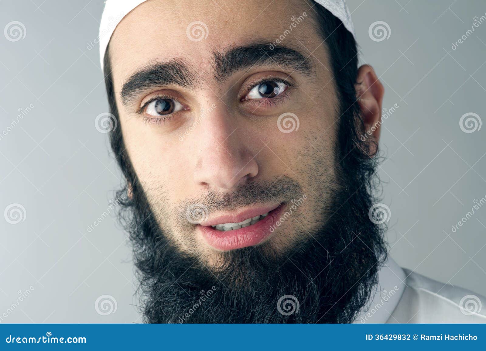 Борода в исламе можно ли. Борода мусульманина. Бородатый мусульманин. Араб с бородой. Бородатый исламист.
