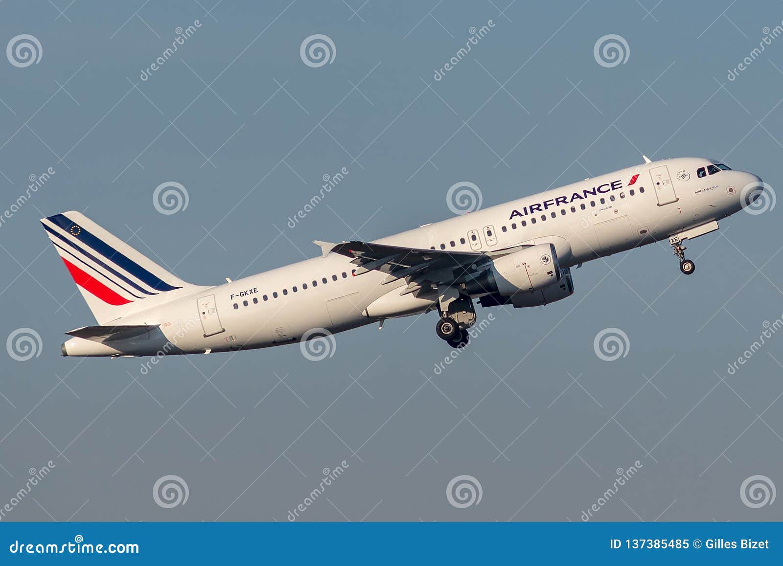 Аэробус A320-214 управляемый Air France принимая Редакционное Изображение - изображение насчитывающей коммерчески, реактор: 137385485