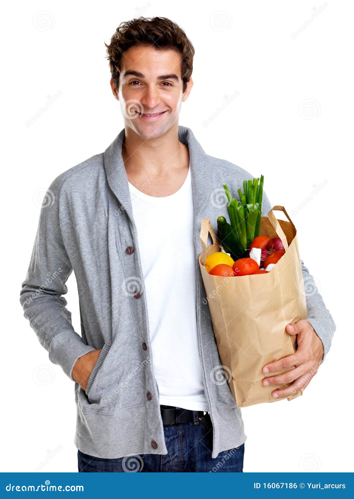 Мужчина семьянин. Человек с продуктами. Мужчина на белом фоне. Мужчина с пакетами. Мужчина с пакетами продуктов.