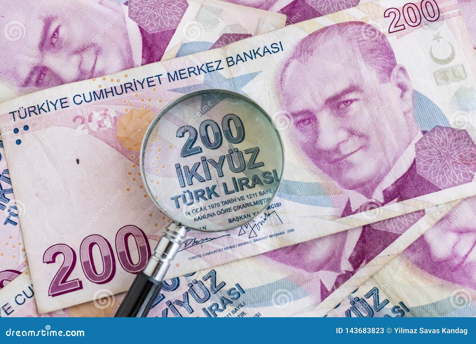 200 турецких в рублях. 200 Лир турецких банкнота. 200 Турецких лир фото. 10000 Турецких лир купюра.