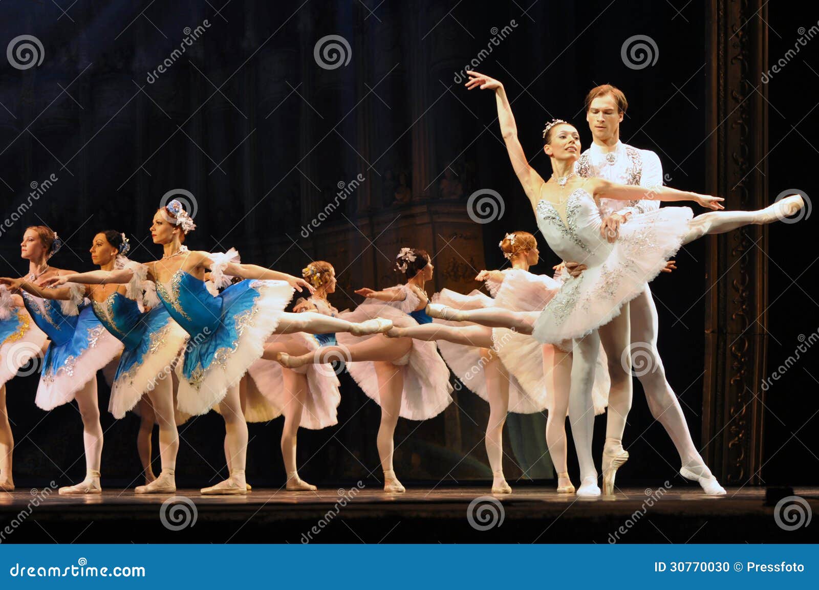 Глубокое приседание в балете 4 буквы
