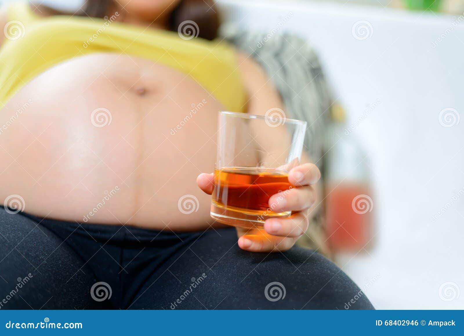 Пить после беременной. Беременные и алкоголь. Алкоголь и беременность. Пиво для беременных женщин.