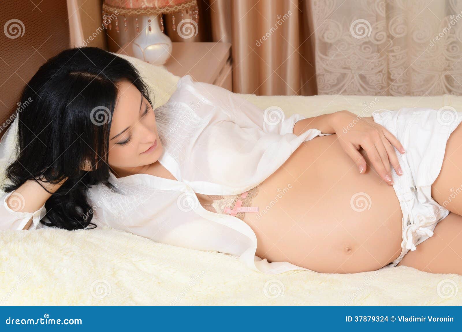 Фотосессии беременных на кровати (Сладкие мгновения в ожидании) - trendymode.ru