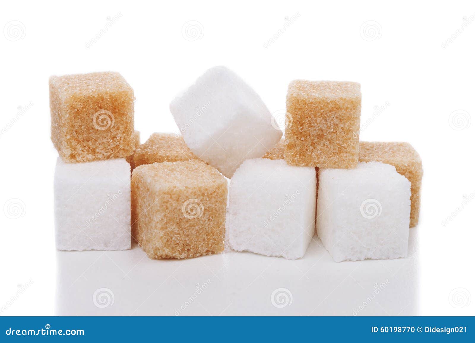 Hot and lovely sugar. Белый и коричневый сахар. Сахар кубики коричневый. Сахар белый и коричневый фото. Коричневый и белый сахар горки.