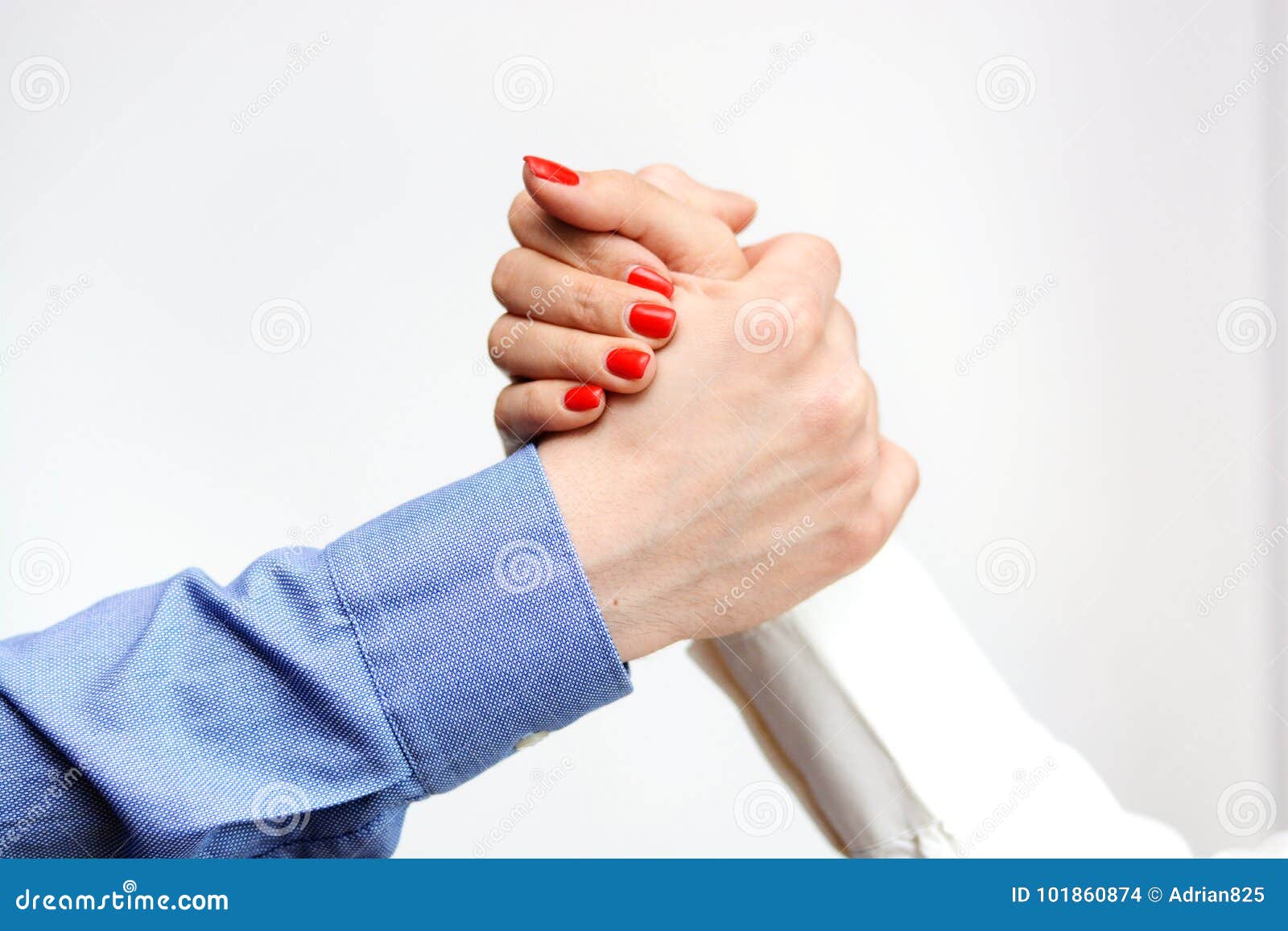 Содрогающихся рук кого любят. Предлагает даме руку. A man Shakes a woman's hand. Руки намекать.