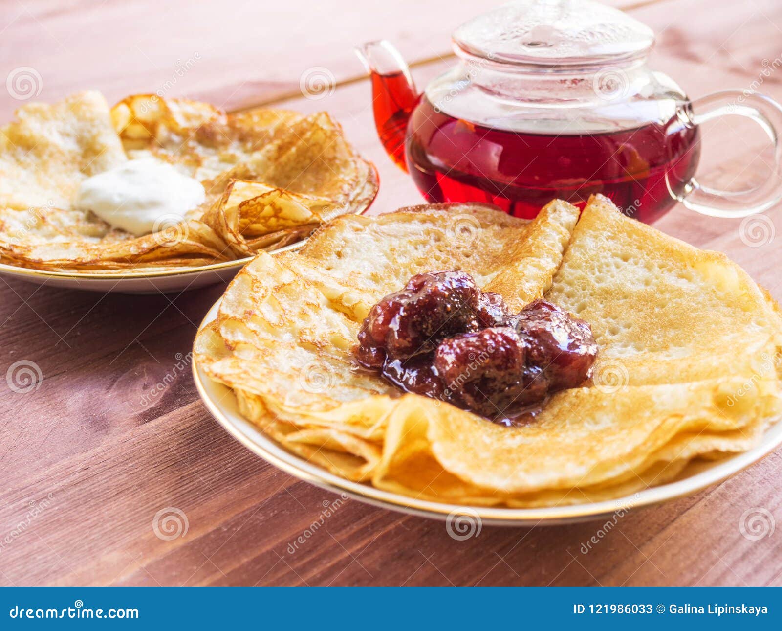 Чай с блинчиками и сырниками