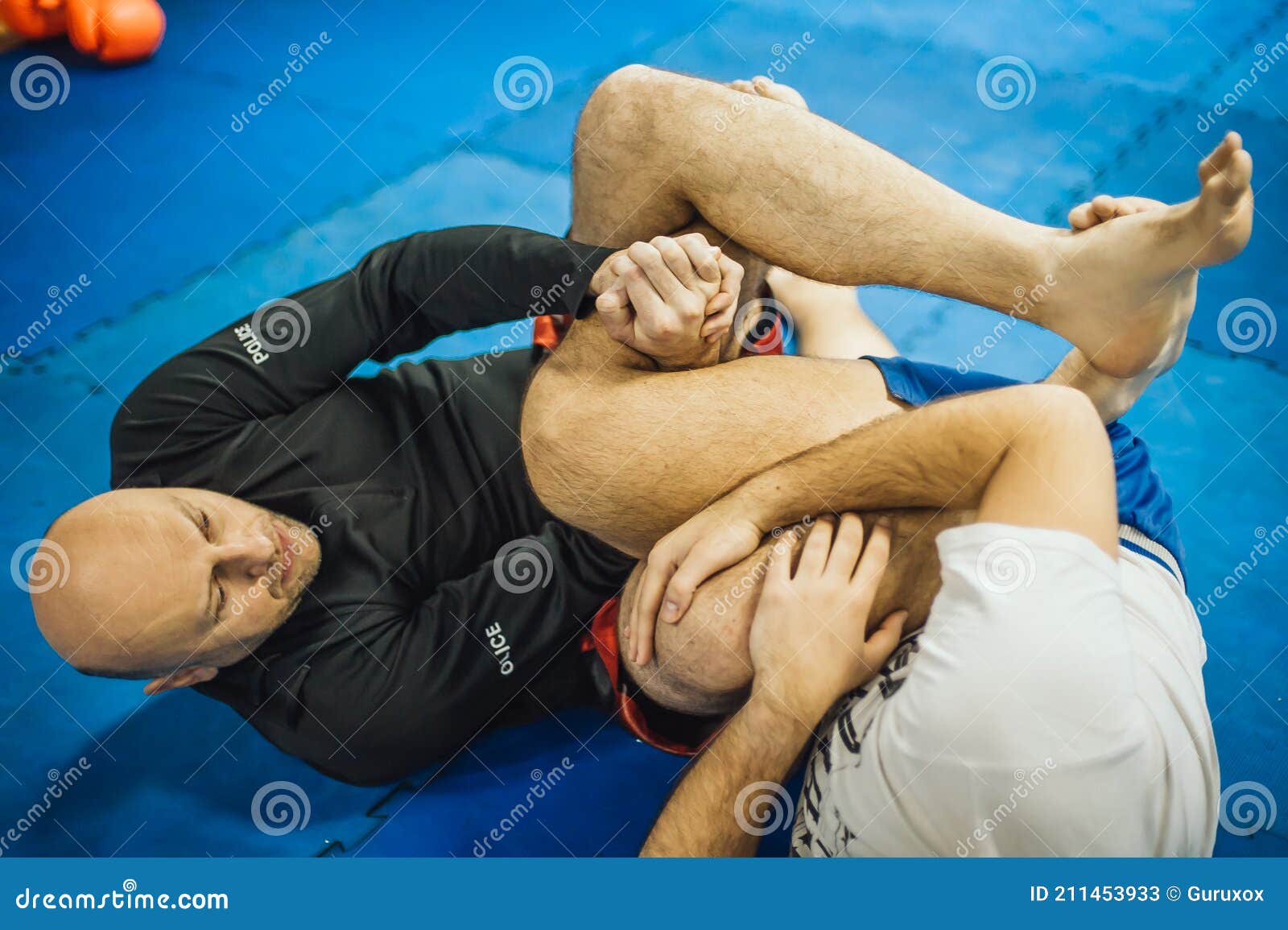 Борьба с земли Jiujitsu Bjj бразильский. Презентация Slicer перворожденного замка ноги Стоковое Изображение - изображение насчитывающей ломтерезки, искусство: 211453933