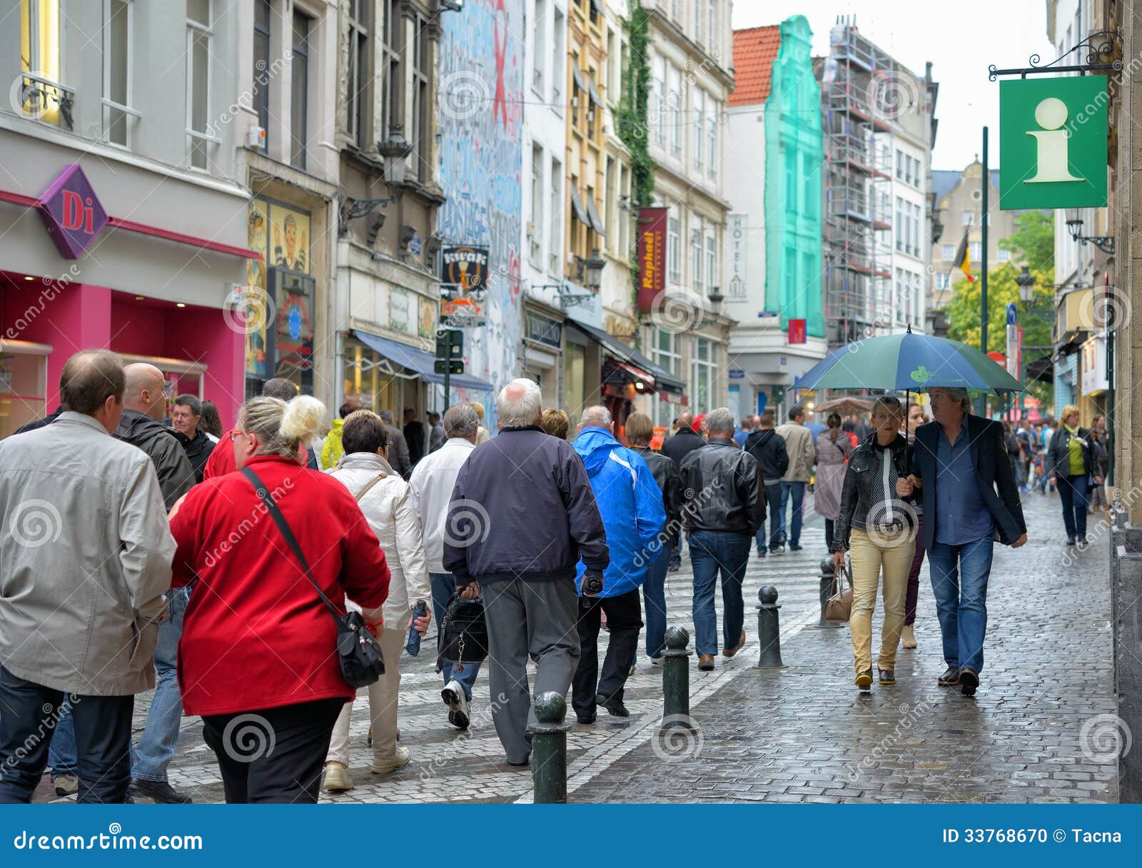 Брюссель - улица в историческом центре Редакционное Изображение - изображение насчитывающей город, день: 33768670