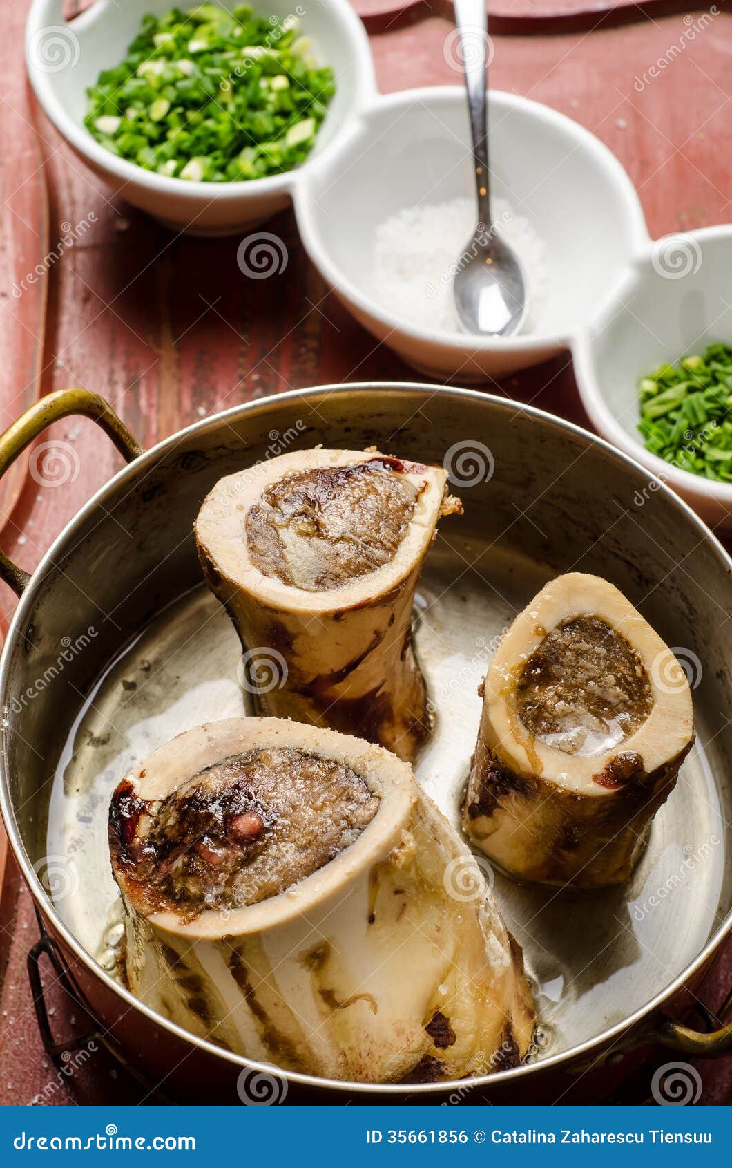 Блюдо костного мозга стоковое фото. изображение насчитывающей еда - 35661856
