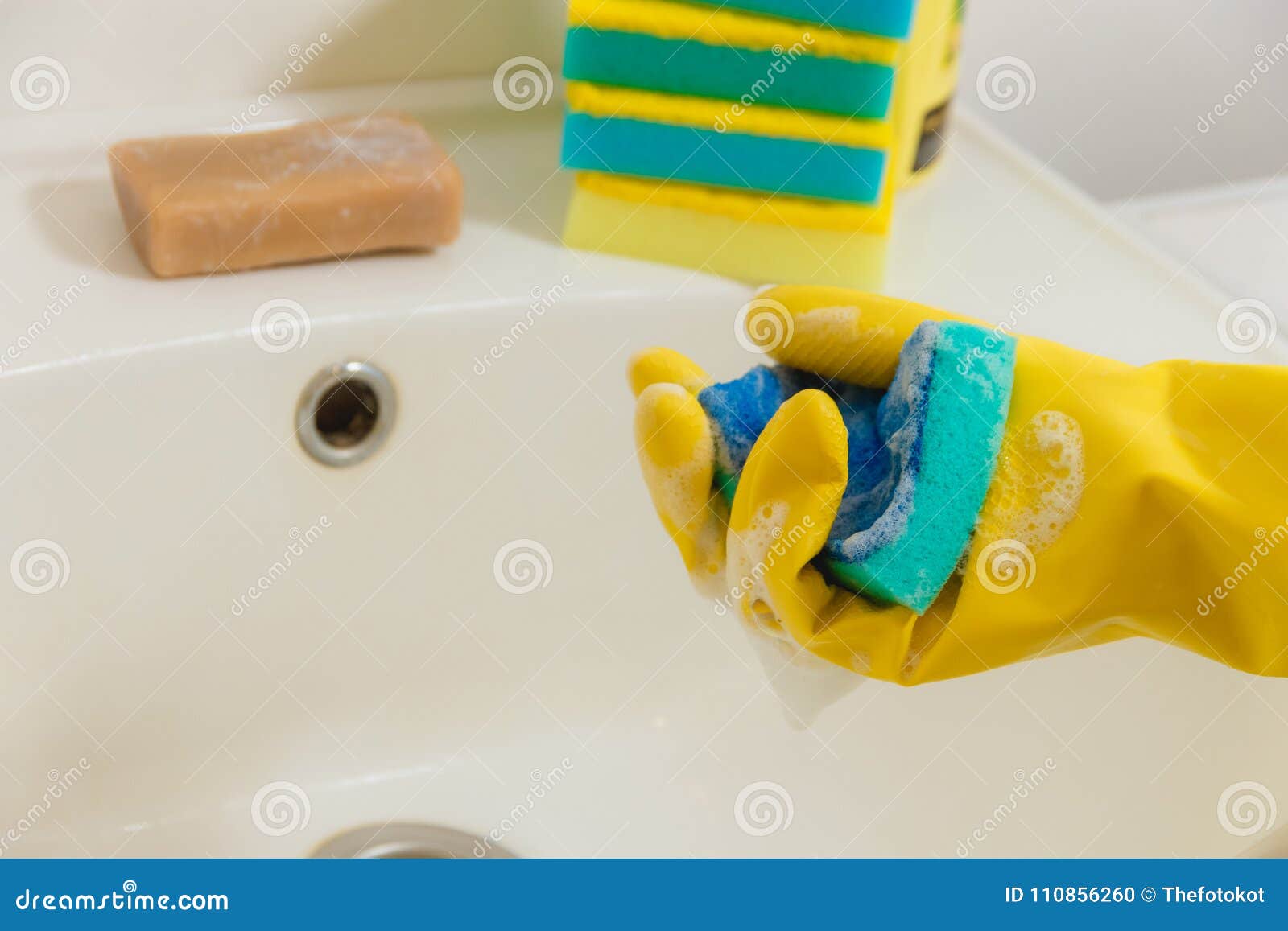 Чем отмыть желтую ванну