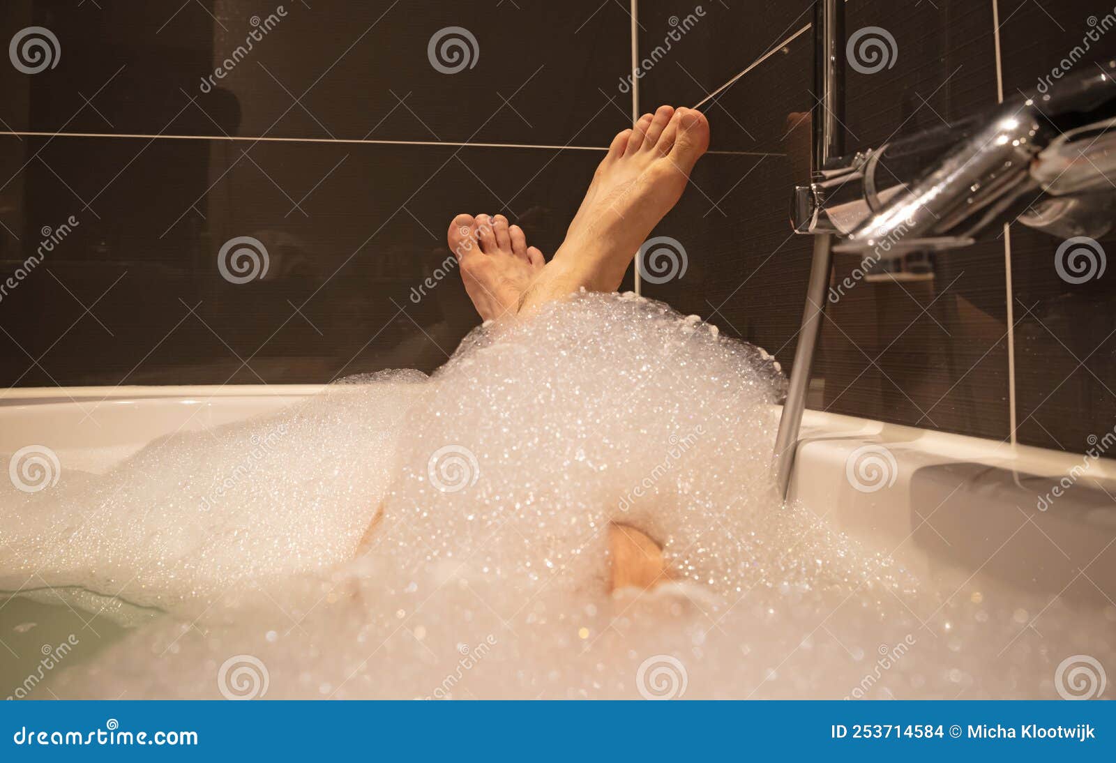 Ванная с водой
