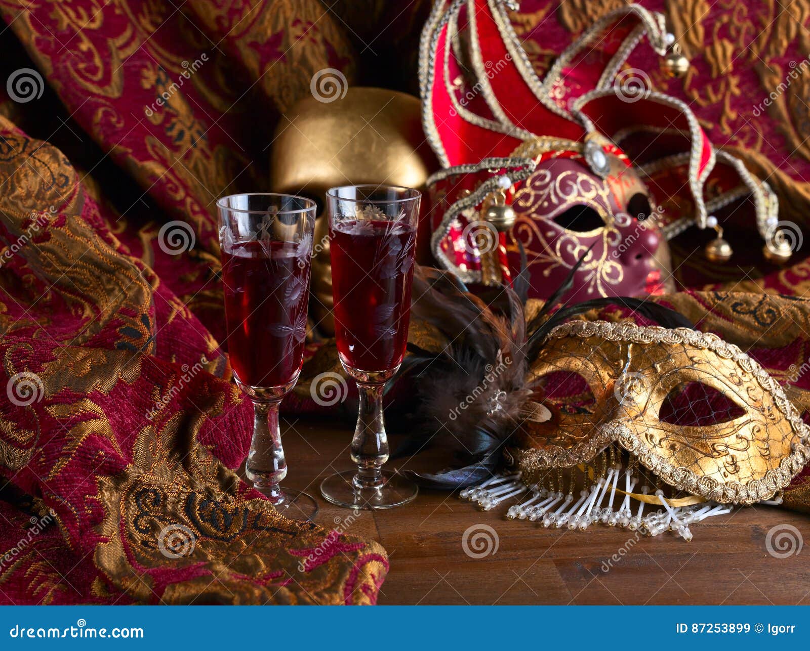 Шампанское венецианская маска. Венецианская маска шампанское. Вино Венециан маска. Венецианская маска шампанское фото. Фото бутылки карнавальная маска шампанское.