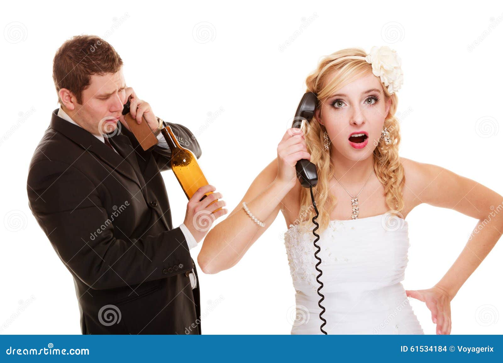 Разговор жены с мужем по телефону. Жених с телефоном. Муж и жена разговаривают по телефону. Разговор по телефону с мужем. Жених злой.