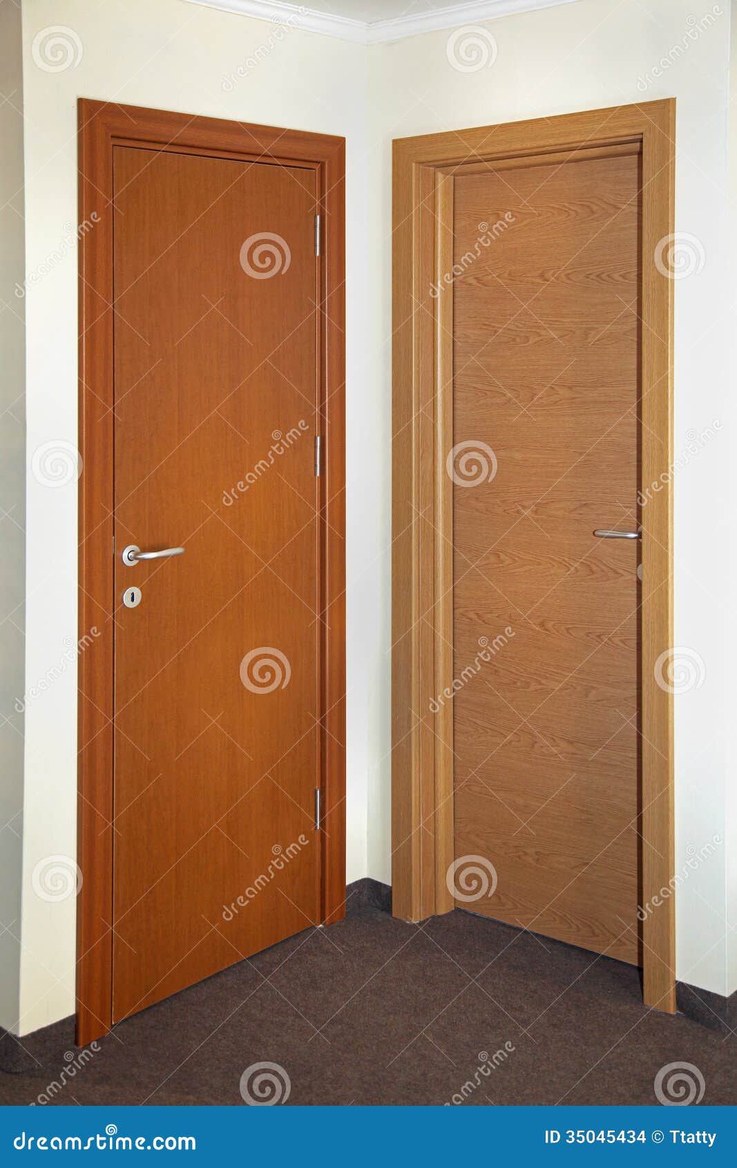 Двери открываются вовнутрь или внутрь как правильно