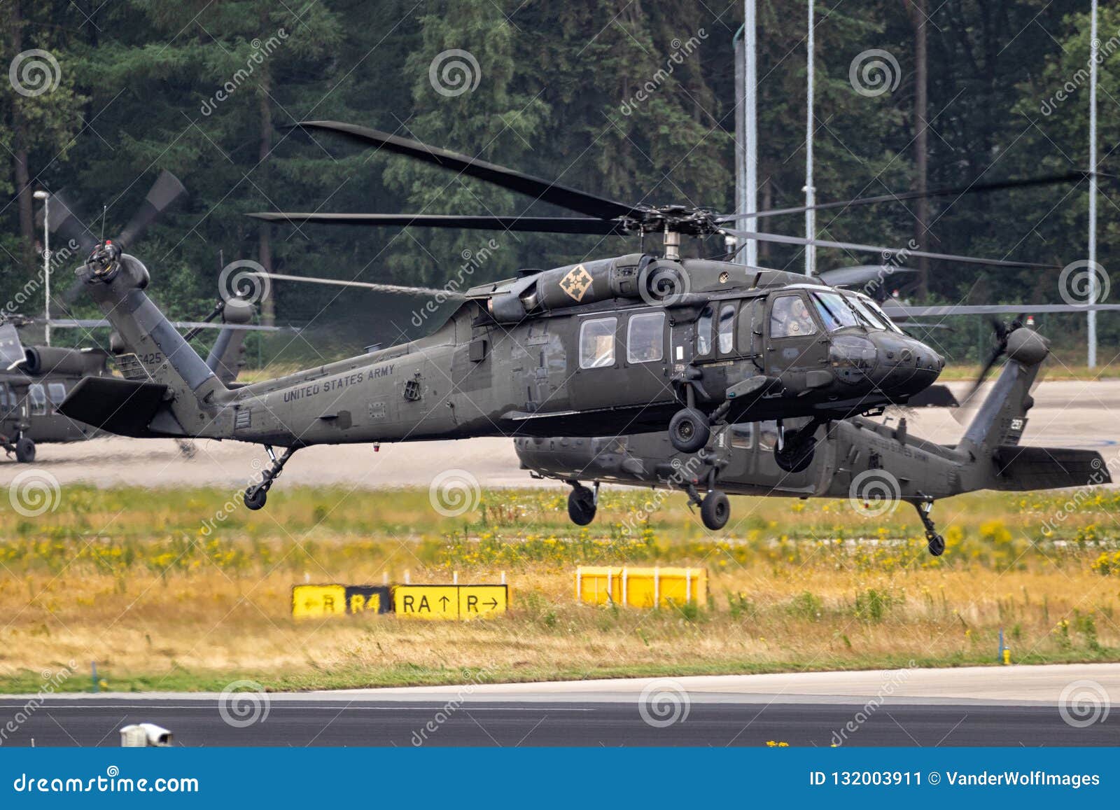   Sikorsky UH-60 Blackhawk       -     132003911