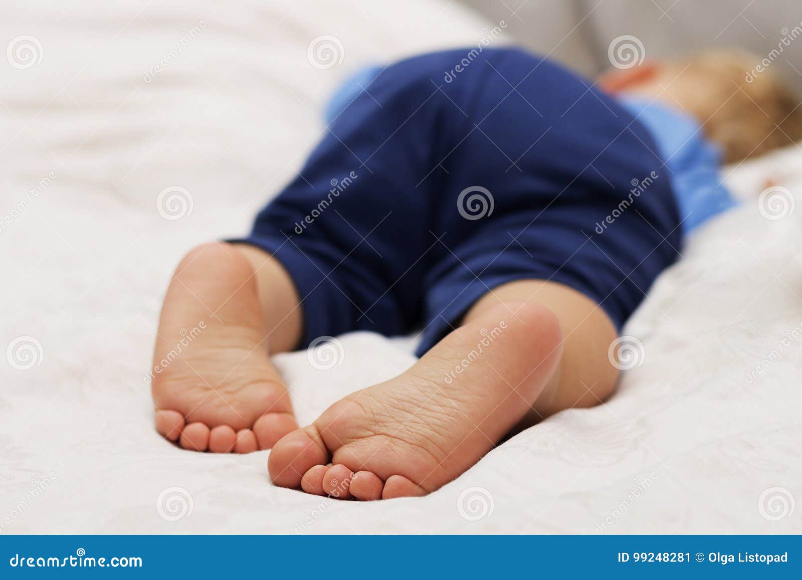 примета тапочки под кроватью