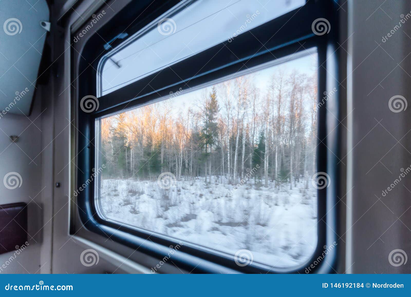 Окно поезда