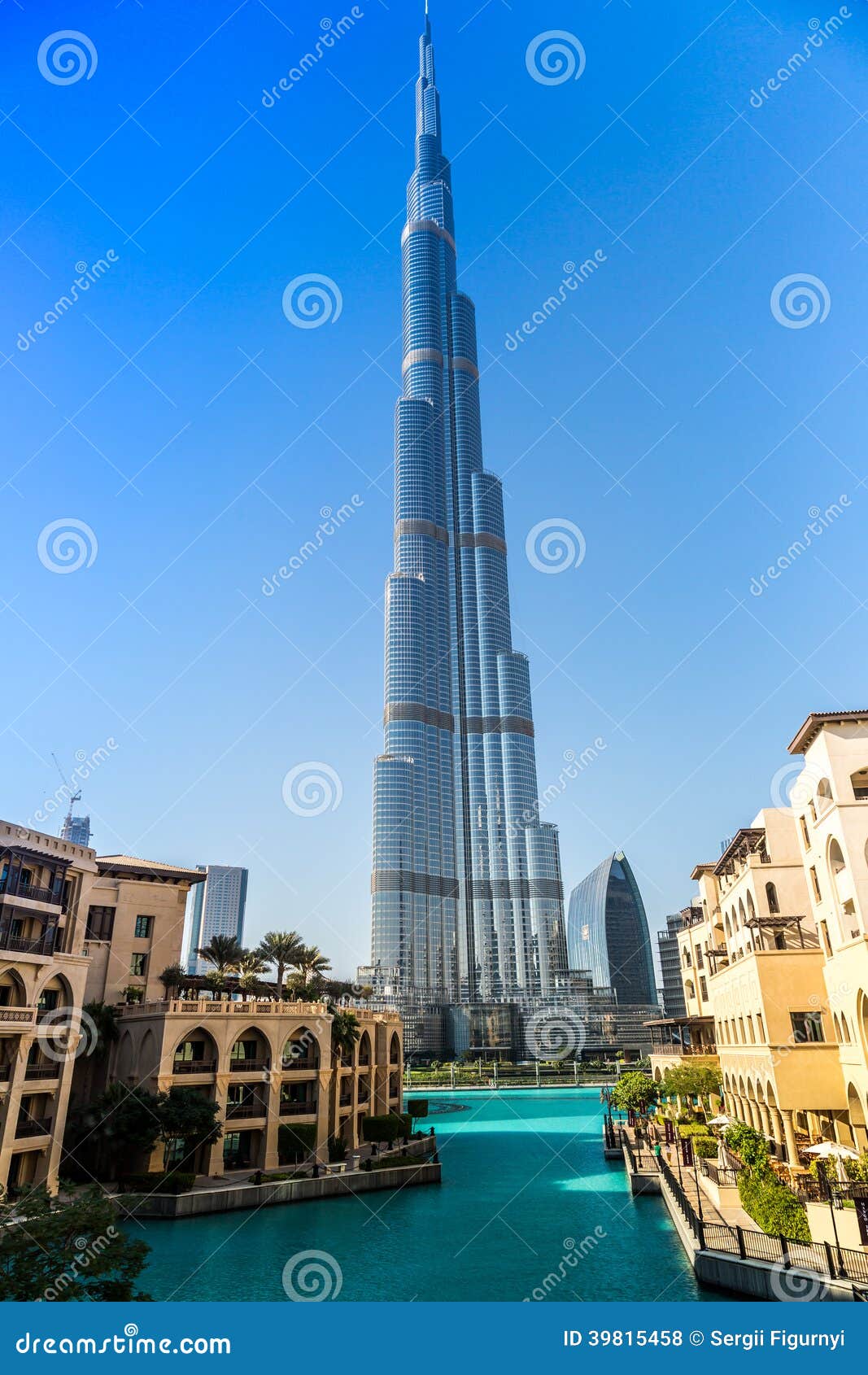 Реклама на бурдж халифа. Burj from address downturn.
