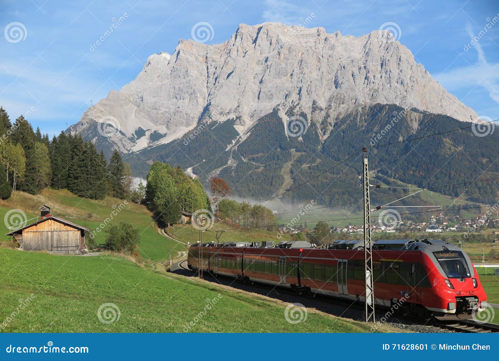поезд в австрийских горах. электробусы австрии. Railjet австрия. лихтенштейн железная дорога. автобус вена.