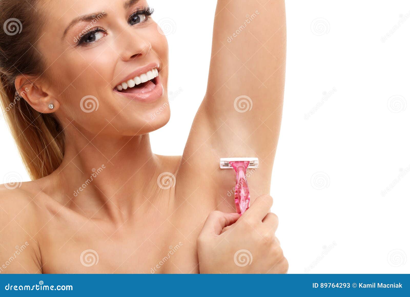 Подмышки бритые бритвой. Бритье женское. Можно ли девочкам брить подмышки. Депиляция. Голые женские подмышки.