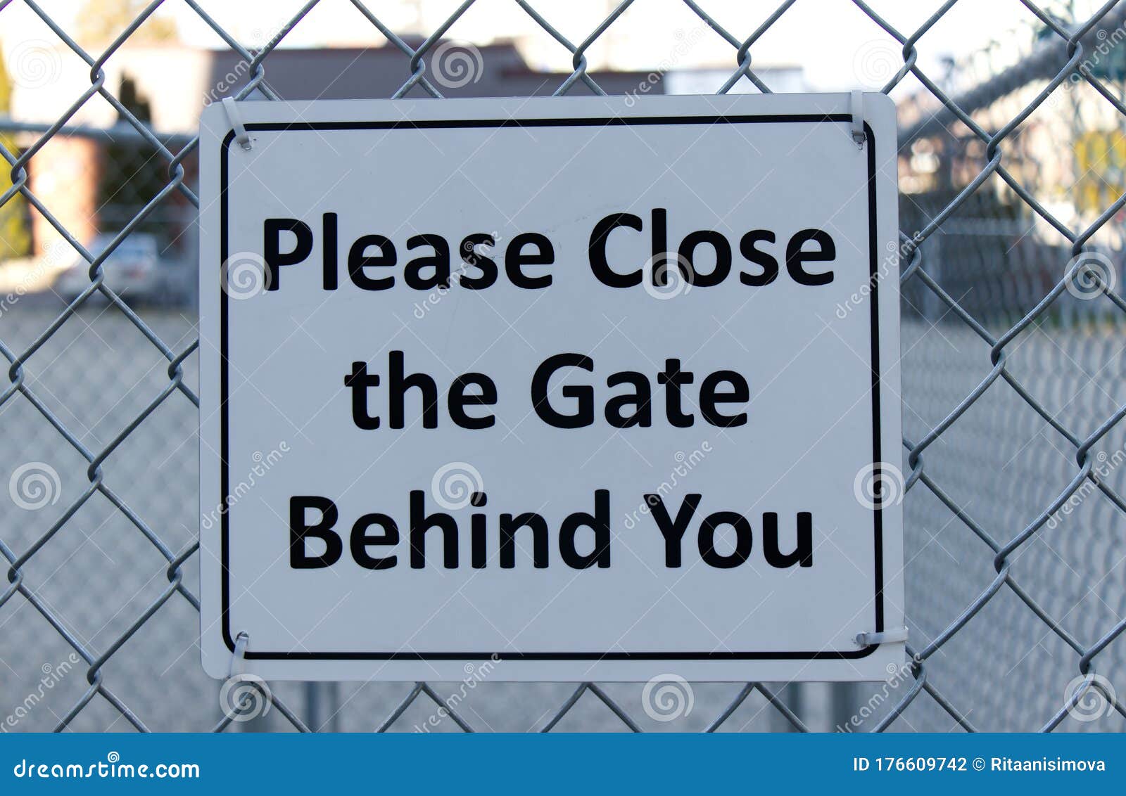 Просьба закрыть ворота знак