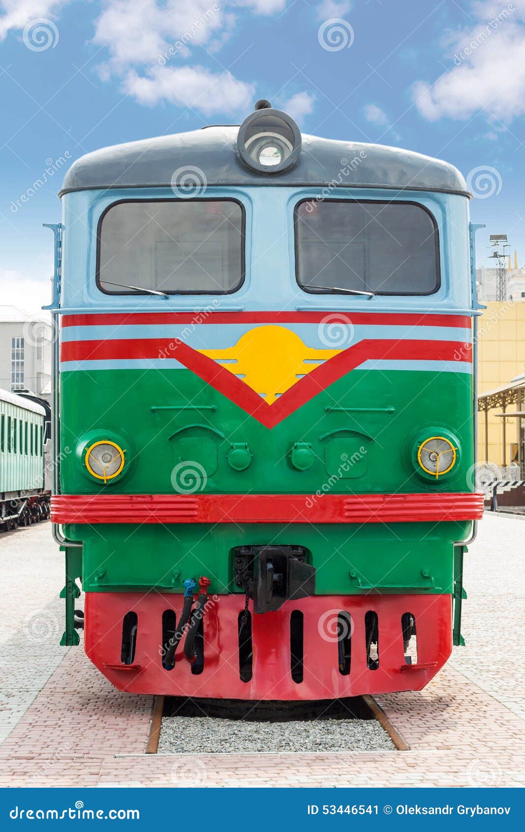 Поезд на зеленом фоне