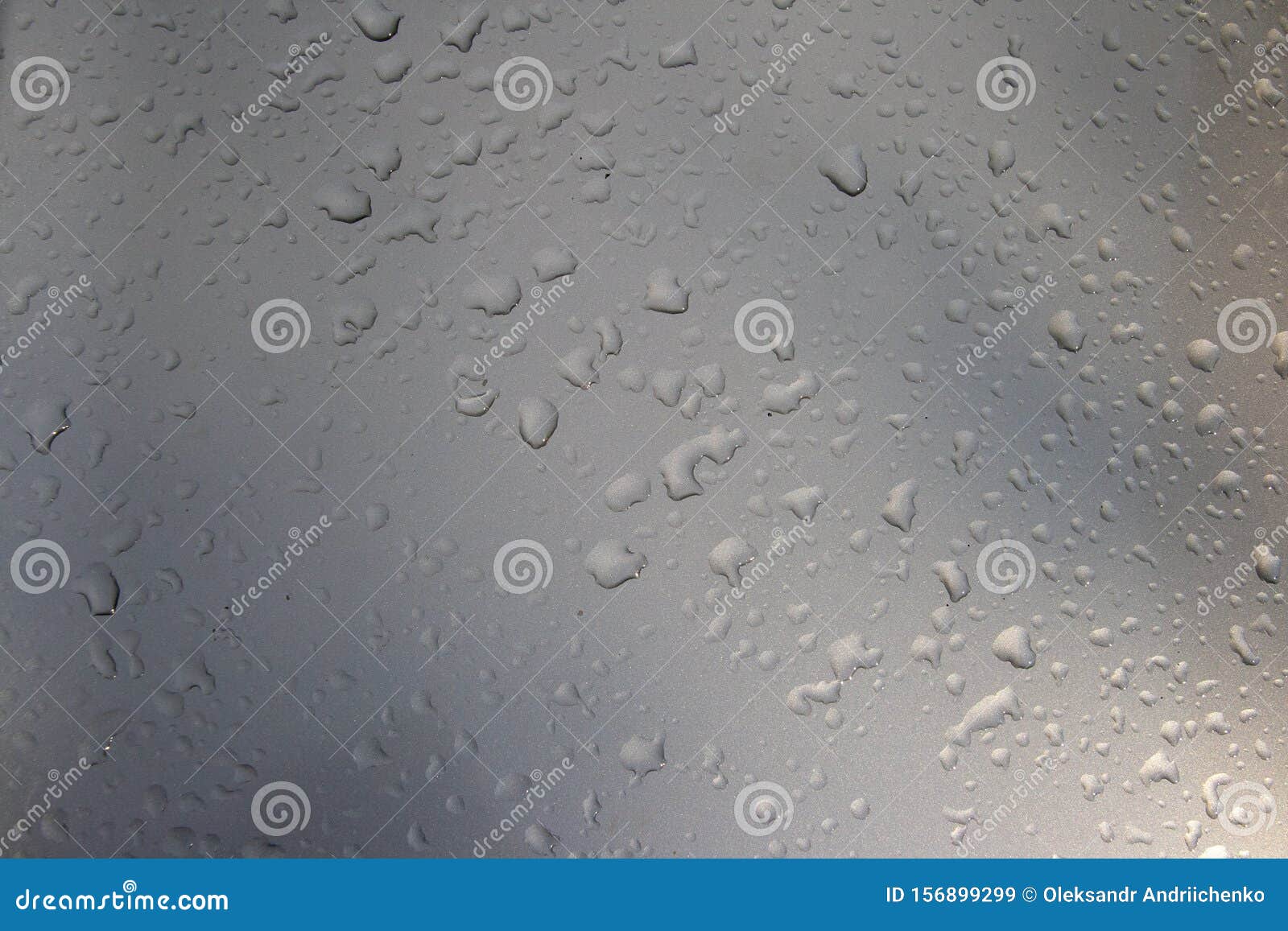 Вода падает на серый фон, капли дождя на металлический стальной железо, природная текстура Стоковое Изображение - изображение насчитывающей сторонника, автомобиль: 156899299