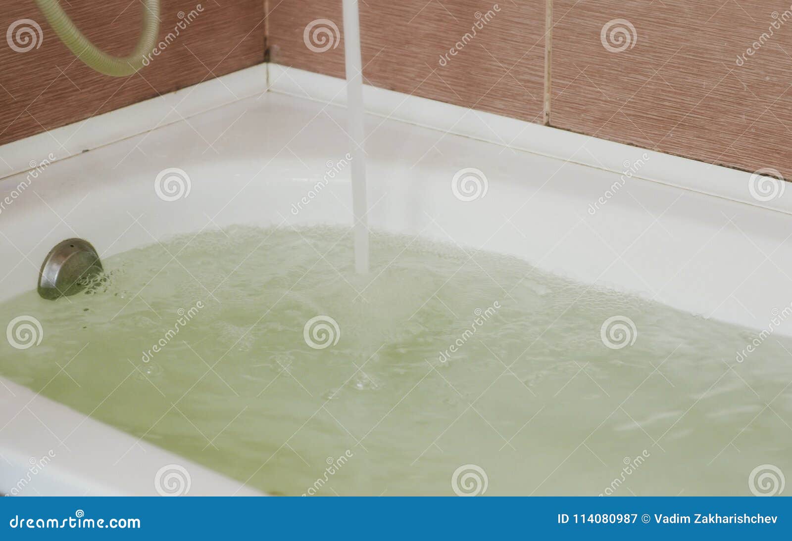 Ванная с водой