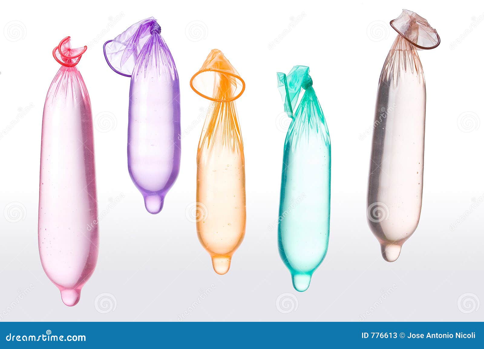 Как одевать презики. Презики с водой. Презерватив наполненный водой. Растянутый презерватив. Виды презиков с шариками.