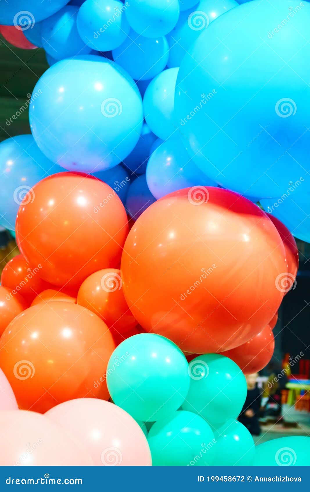 Воздушные шары, великолепные цвета Фон воздушных шаров Стоковое Фото -  изображение насчитывающей отпразднуйте, счастье: 199458672