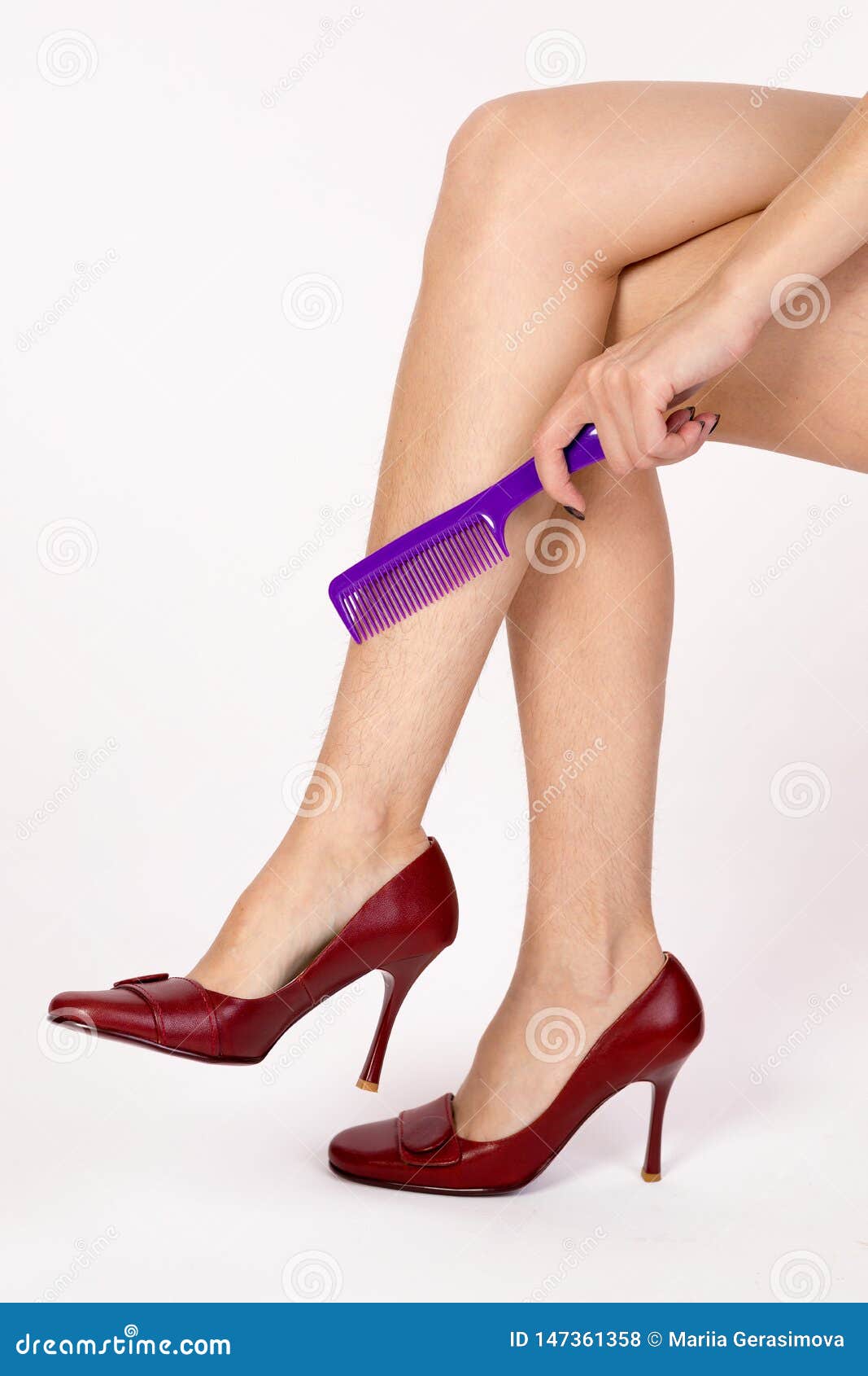 Волосатые ножки женщины