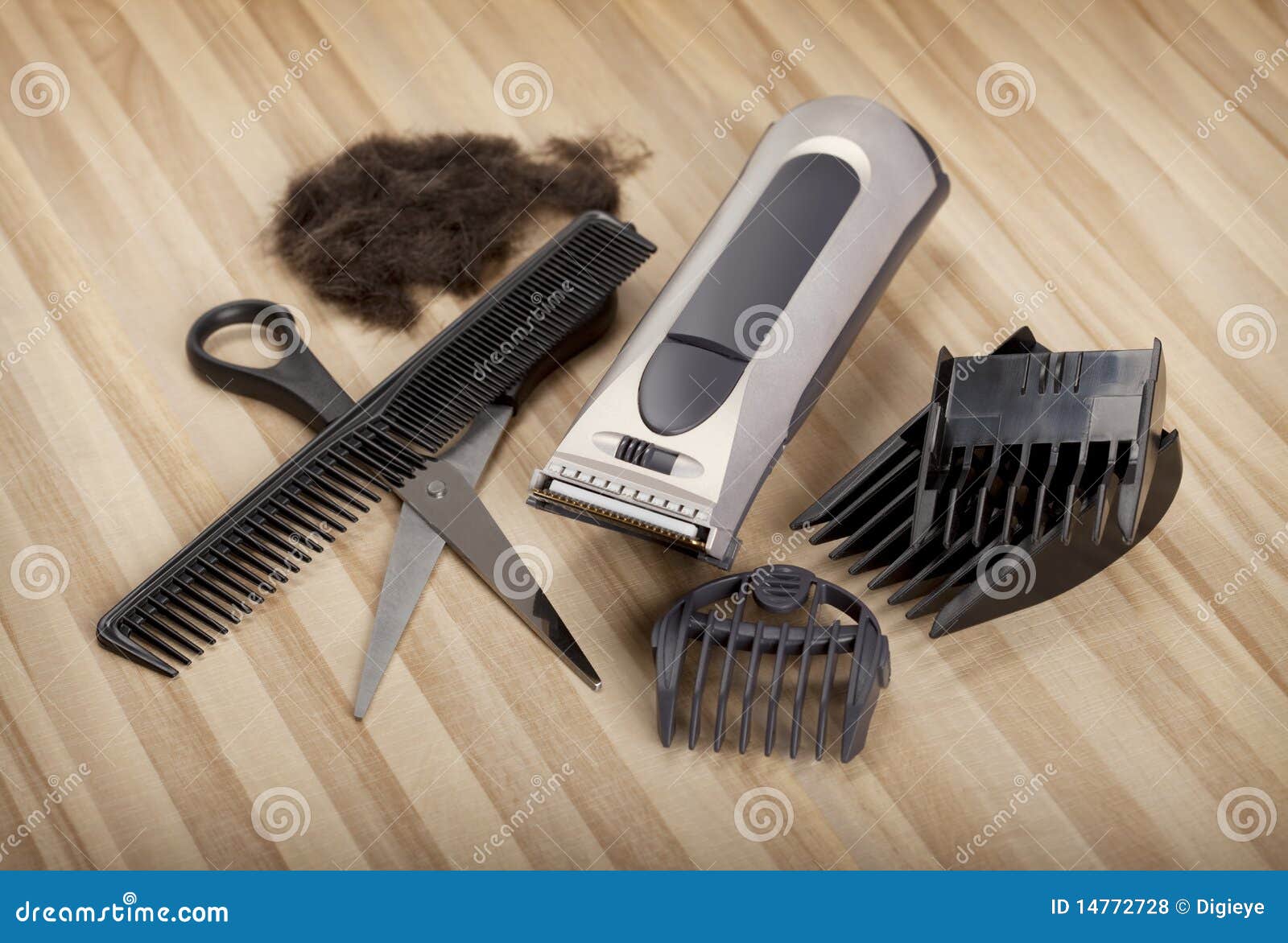 Как почистить машинку для волос. Инструменты для стрижки. Чистка волос машинкой. Щетка для чистки машинки для стрижки волос. Кисть для очистки машинки для стрижки.