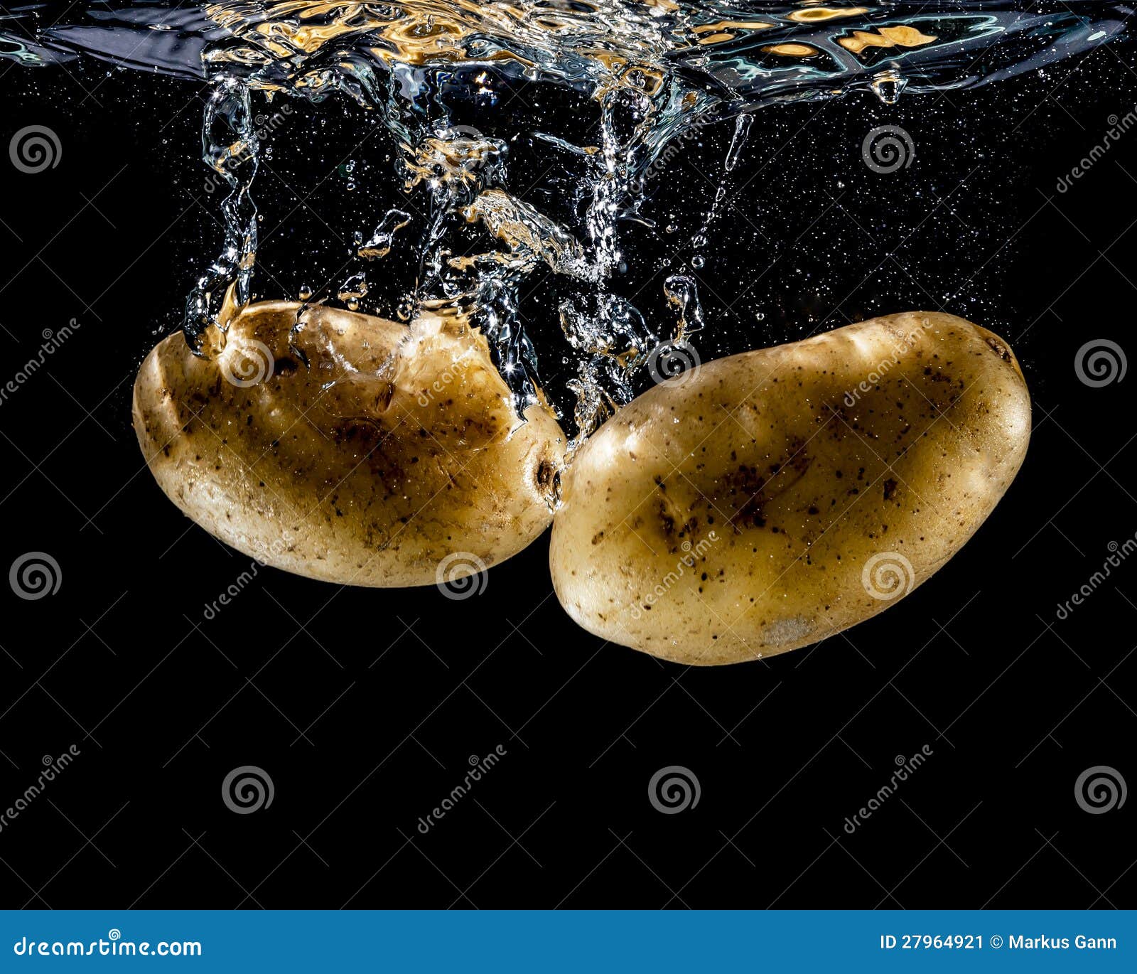 Картошка в соленой воде. Картошка плавает. Картошка в воде. Вода из картошки. Плавающий картофель.