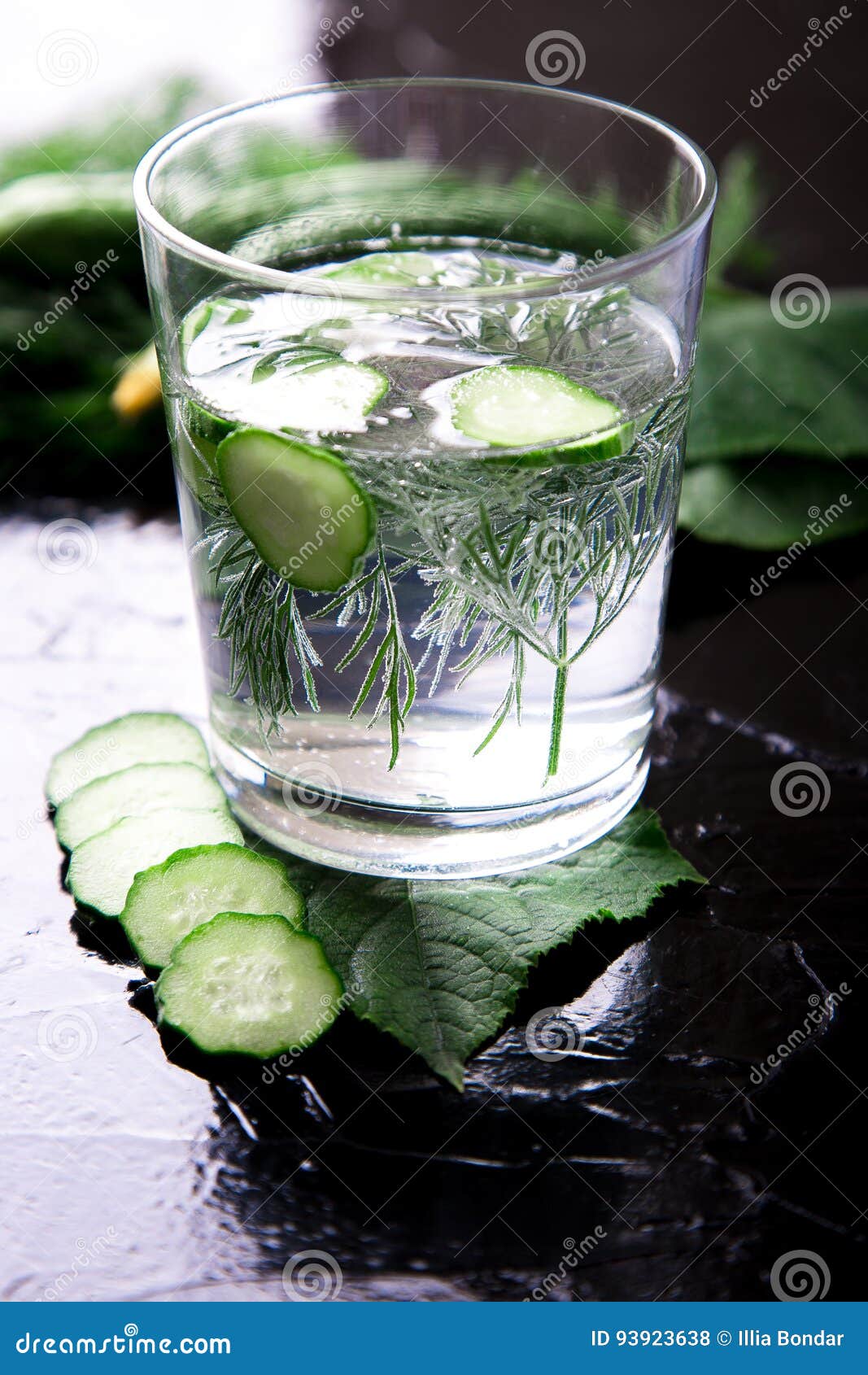 Любят ли огурцы воду. Любят ли огурцы воду. Любят ли огурцы воду. Смеси для малосольных огурцов. Огурец полезный овощ.