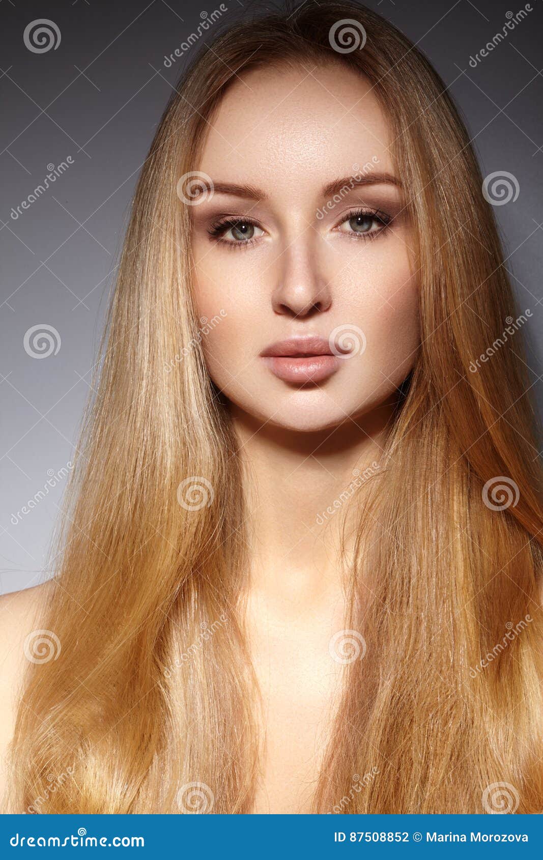валя гладкова модель Волосы моды длинные красивейшая белокурая девушка Здоровая прямая сияющая  прическа Модель женщины красоты Ровный стиль причёсок Стоковое Фото -  изображение насчитывающей выдвижение, чисто: 87508852