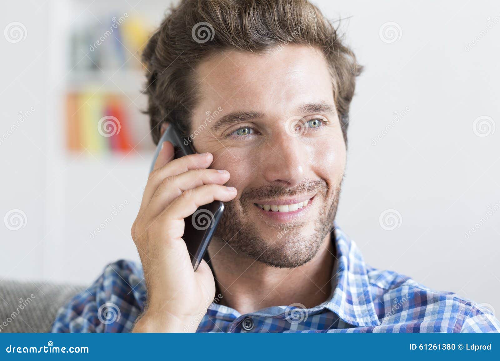 Calling on my cell phone. Calling on my cell phone. Девушка со смартфоном. Phone talk. Девочка с мобильным телефоном.