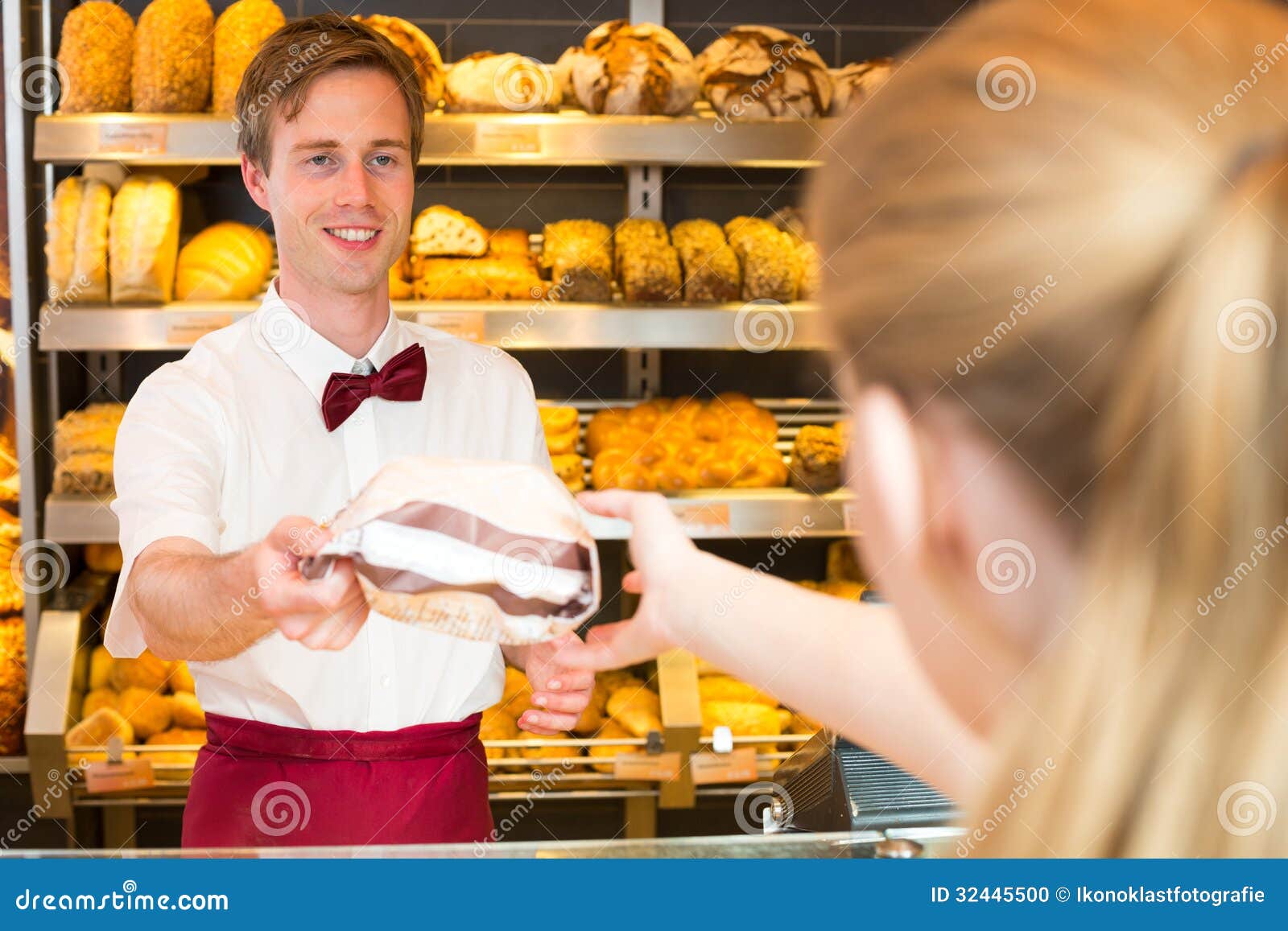 Работа продавец хлеба. Артель хлебопек булочная. Продавщица в булочной. Продавец хлеба. Хлеб пекарня.